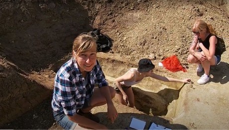 Ritka tarsolyzáró és rangos férfi sírok is előkerültek Csákberényben az avar kori temető feltárásánál
